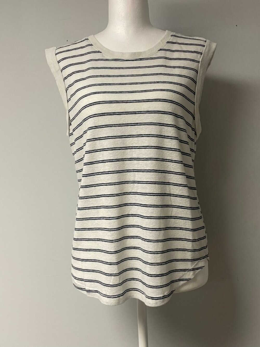Gap Womens Medium Linen Blend Tank Top Nautical Striped Lightweight Crew Neck